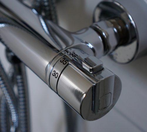 A,Shower,Faucet,With,Thermostat,In,Close-up
