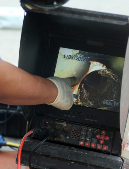 Plumbers,Sewer,Snake,Camera.,A,Snake,Camera,Checks,The,Inside